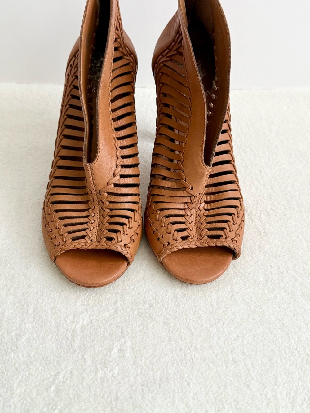 Vince Camuto Tan Leather Woven Peep Toe Heels Size 9M - Picture 4 of 9